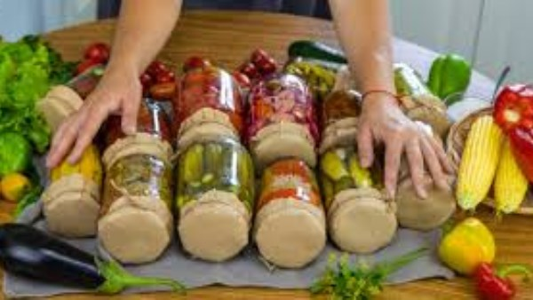 قبل رمضان بأيام: خيار مخلل مقرمش في البيت بطعم المحلات