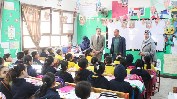 وكيل أول تعليم الجيزة يزور مدارس العمرانية: الانضباط أساس النجاح