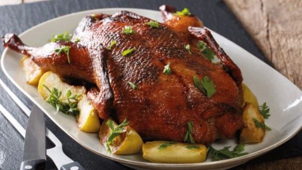 عزومة أول يوم رمضان: بط بثلاث وصفات مختلفة وأغربها بالبيض