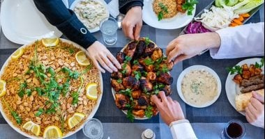 أطعمة ومشروبات لبداية فطور رمضان بلا إجهاد المعدة