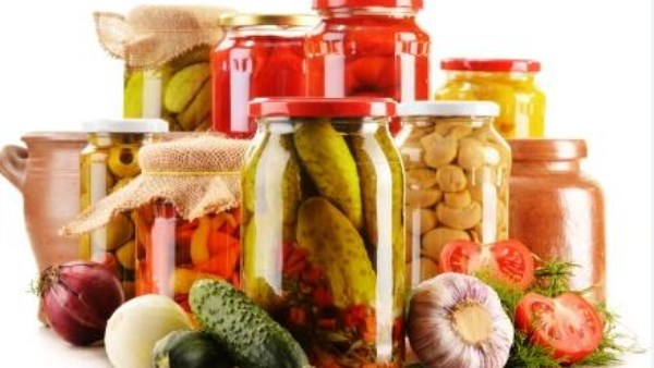 في أول أيام رمضان.. احذر الإفراط في تناول المخللات