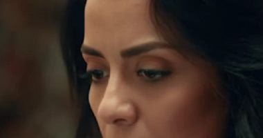 من وحي مسلسل درش: تنسيق سلاسل الإكسسوار بطبقات دون مبالغة