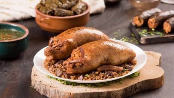 حمام محشي بالفريك: وصفة تقليدية بطعم لا يقاوم