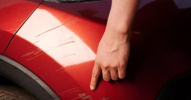 سيارتك مخدوشة؟ 4 منتجات منزلية لإصلاح الخدوش