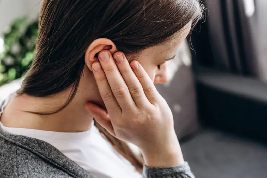 طنين الأذن: إشارات تحذير لا تتجاهلها