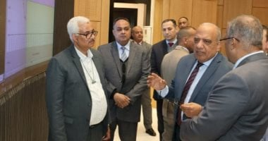 وزير الكهرباء يتفقد مركز التحكم ويراقب تغذية الكهرباء في رمضان