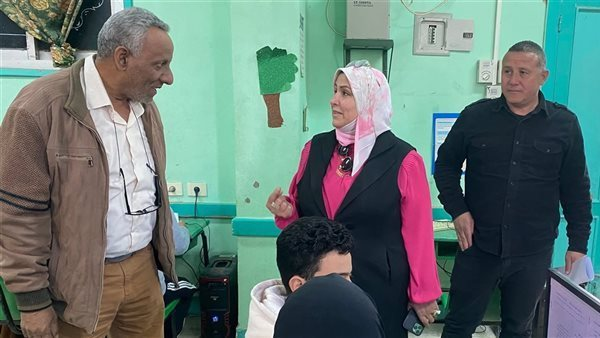 وكيل تعليم السويس يتابع تظلمات الفصل الأول للشهادة الإعدادية