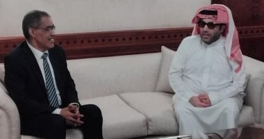 ضياء رشوان يستقبل تركي آل الشيخ في بداية زيارة رسمية لمصر