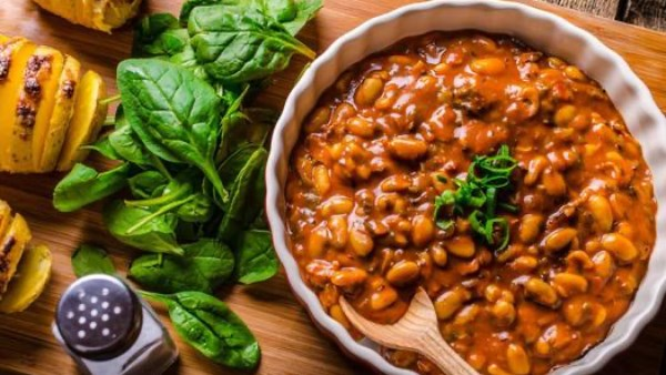 أهمية تناول الفول في السحور من خبير تغذية