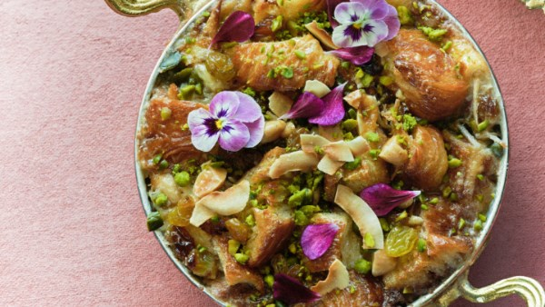 أم علي بالقشطة والمكسرات بطعم شرقي غني يضاهي المحلات