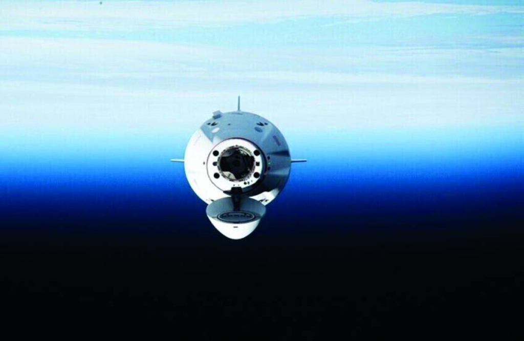 «دراغون» يعود إلى الأرض غداً