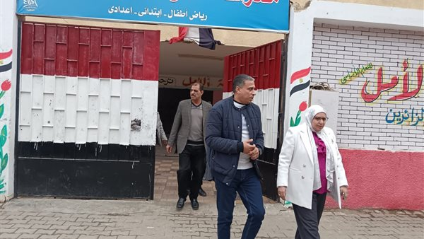 مراجعة التقييمات وسجلات الغياب في جولة تفقدية طارئة لوكيل تعليم الجيزة