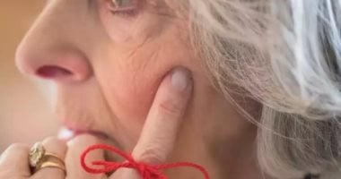 6 أعراض جسدية للخرف وأهمية الكشف المبكر