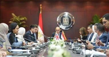 وزير الاستثمار يستقبل السفير البريطاني لتعزيز الشراكة الاقتصادية