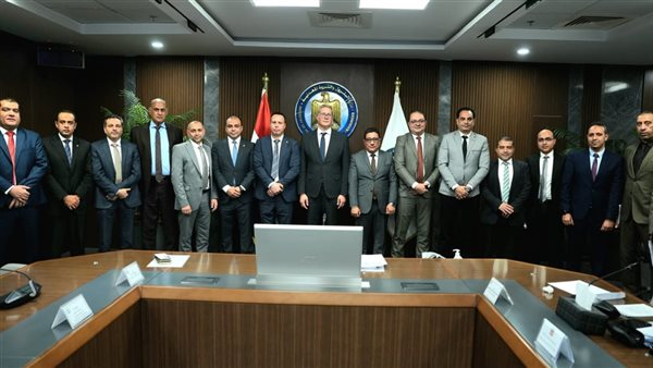 تحول استراتيجي في غرب الصحراء: ميناء الحمراء بين التخزين والتداول