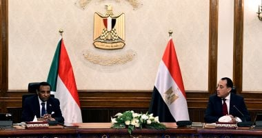 جلسة مباحثات ثنائية بين مصطفى مدبولى ورئيس الوزراء الانتقالى السوداني