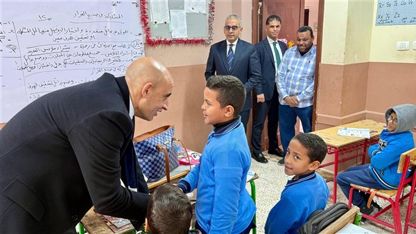 خلال جولته بقنا.. عبداللطيف يحث على الانضباط المدرسي وتوقيت المناهج