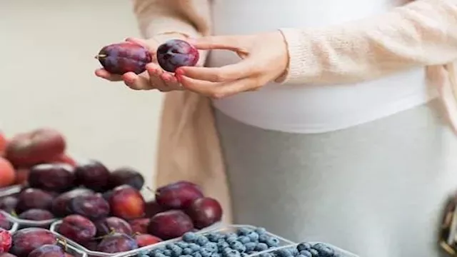 فوائد البرقوق لصحة الأمعاء والقولون