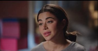 بنمط يارا السكرى من علي كلاي.. تبرزين جمال بشرتك بالنمش؟