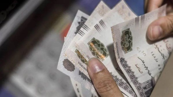 الحكومة تعلن موعد زيادة الرواتب لعام 2026