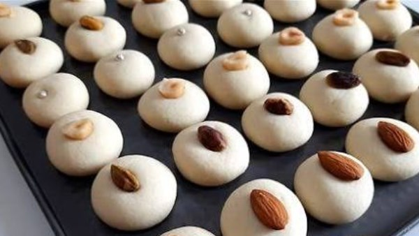 مقادير وطريقة تحضير الغريبة لعيد الفطر