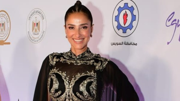 حنان مطاوع بإطلالة أنيقة تخطف الأنظار