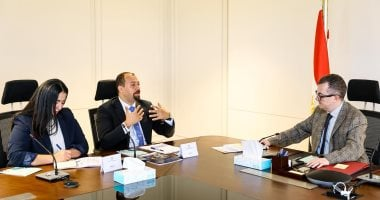 وزير التخطيط يبحث تعزيز الحوكمة مع منظمة التعاون الاقتصادي والتنمية