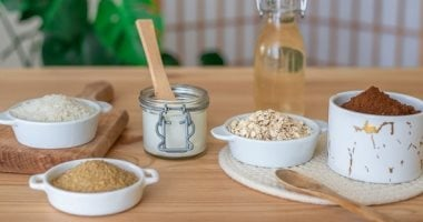 وصفات تقشير البشرة الطبيعية: السكر والعسل والصبار