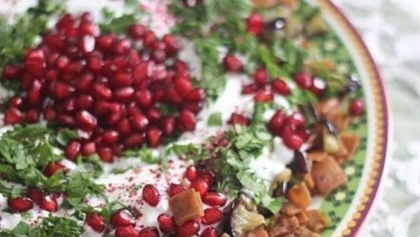 فتة باذنجان بالرمان بطريقة غير تقليدية