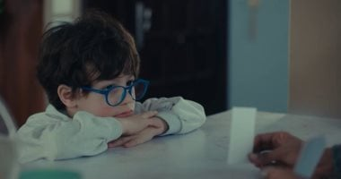 اللون الأزرق: أنشطة منزلية لتحسين تواصل طفل التوحد