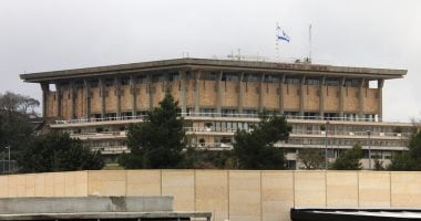 سقوط شظية صاروخية من إيران قرب مبنى الكنيست الإسرائيلي