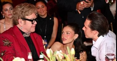 إلتون جون يحاول تهدئة خلاف بروكلين بيكهام وعائلته فى حفل الأوسكار