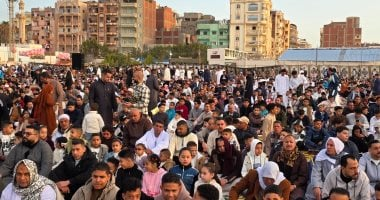 آلاف يؤدون صلاة عيد الفطر المبارك في مسجد الإمام الحسين