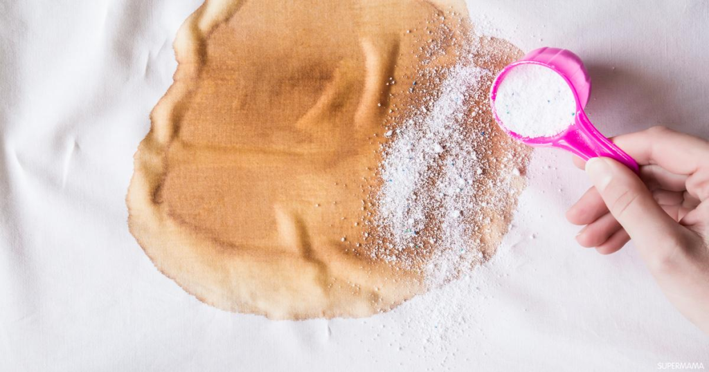 طرق سريعة لإزالة بقع العيد من الملابس