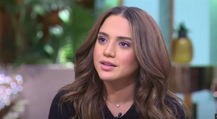 رنا رئيس رافقت زوجها وأظهرت جمالها في أحدث ظهور