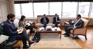 وزارة الاتصالات تبحث مع جامعة IE تعزيز القدرات الرقمية للشباب