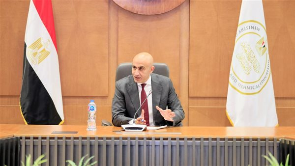 وزير التعليم يصدر قرارات حاسمة حول الانضباط والكثافات الطلابية