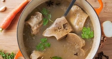 شوربة العظام: فيتامينات متعددة تعزز المناعة في تقلبات الطقس