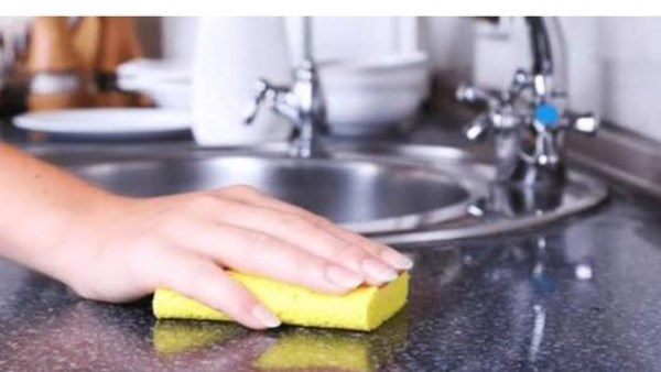 أضرار خطيرة بسبب إسفنجة المطبخ