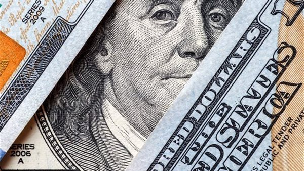 سعر الدولار يكسر حاجز 54 جنيها لأول مرة في البنوك المصرية اليوم