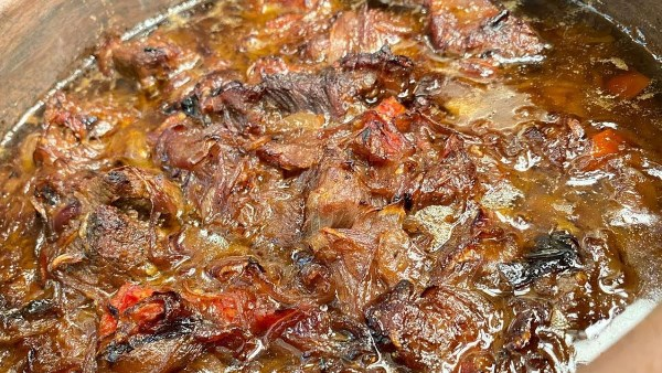 اللحم بالبصل: طبق مصري بسيط بطعم غني وفوائد غذائية مهمة