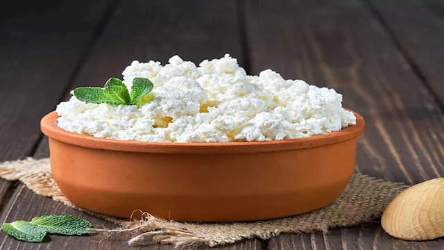 ماذا يحدث للجسم عند تناول جبن القريش صباحاً؟